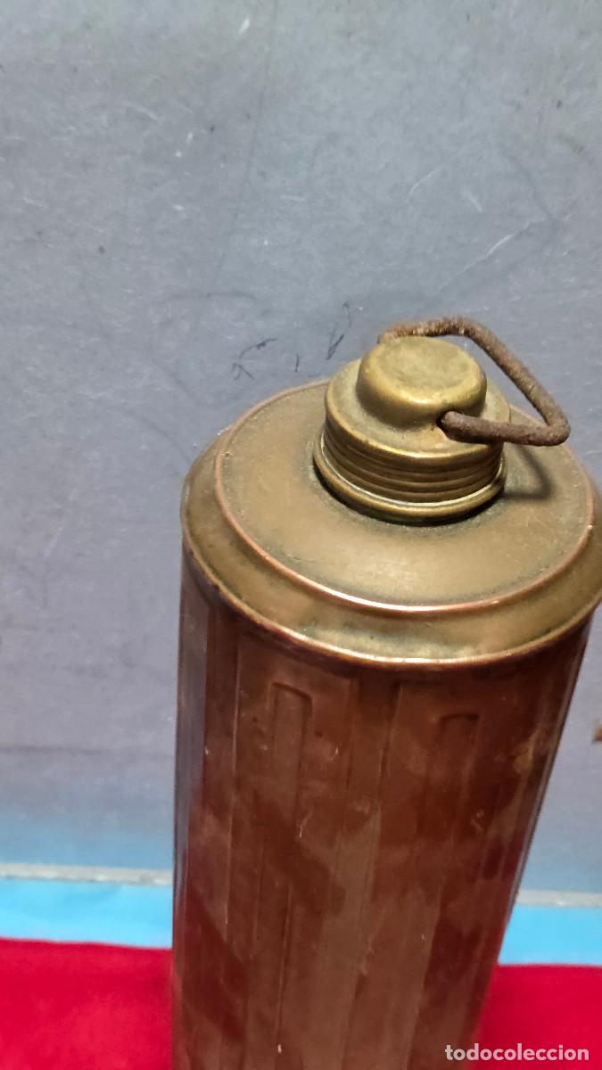 Antig&uuml;edades: termo de metal dorado