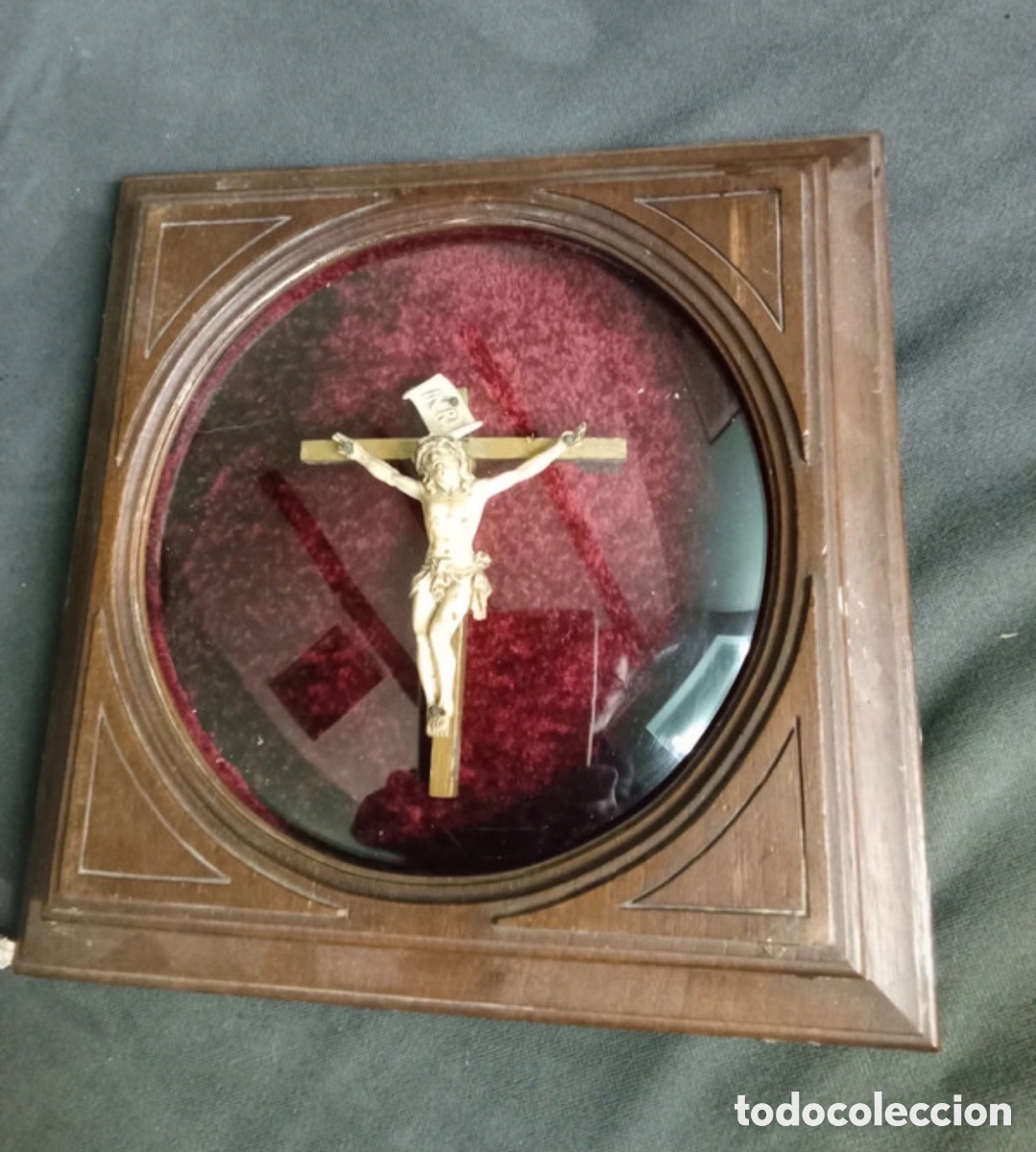 Antig&uuml;edades: Antiguo marco religioso con Cristo