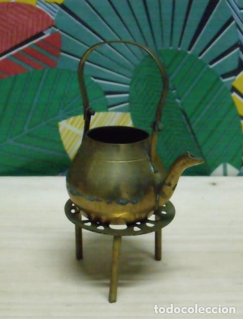 Antiques: Tetera Lat&oacute;n con soporte salvamanteles