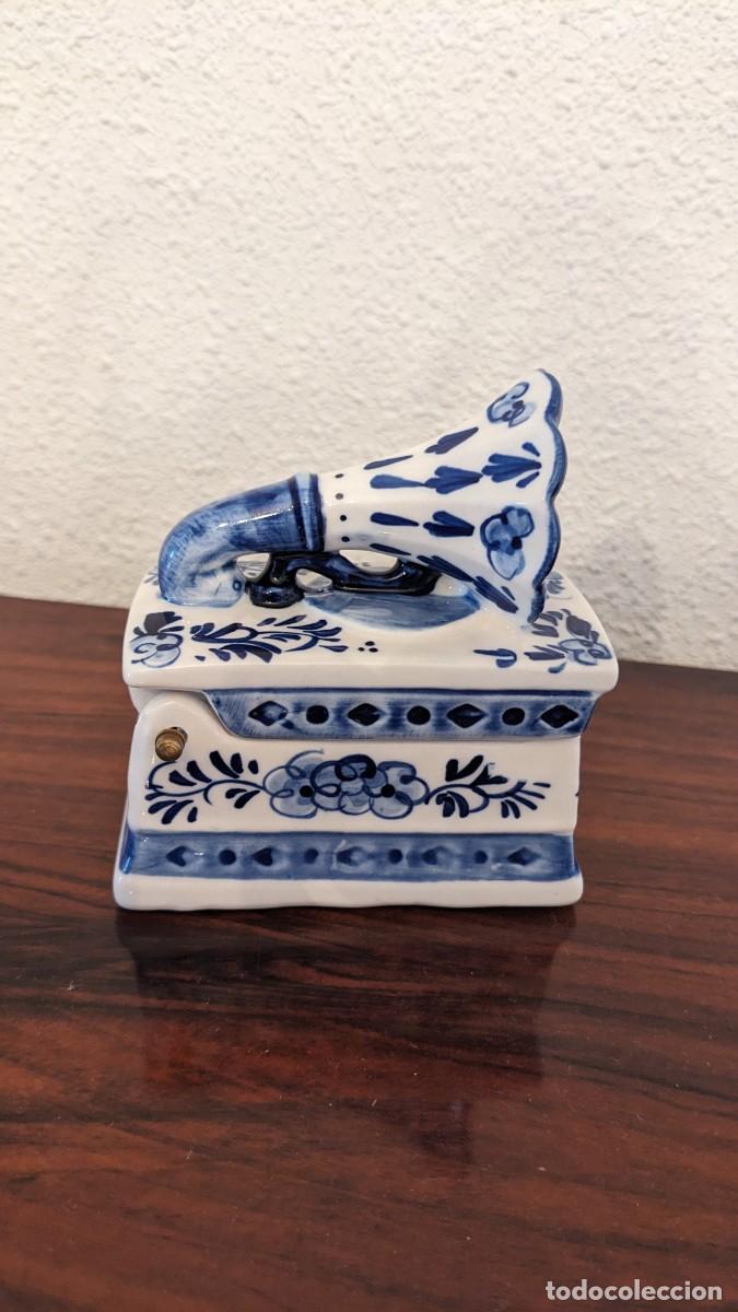 Antig&uuml;edades: Caja Alhajero Vintage Gram&oacute;fono Porcelana Delft