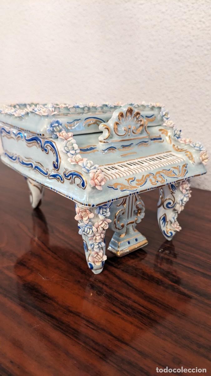 Antig&uuml;edades: Joyero Piano Rococ&oacute; porcelana fina