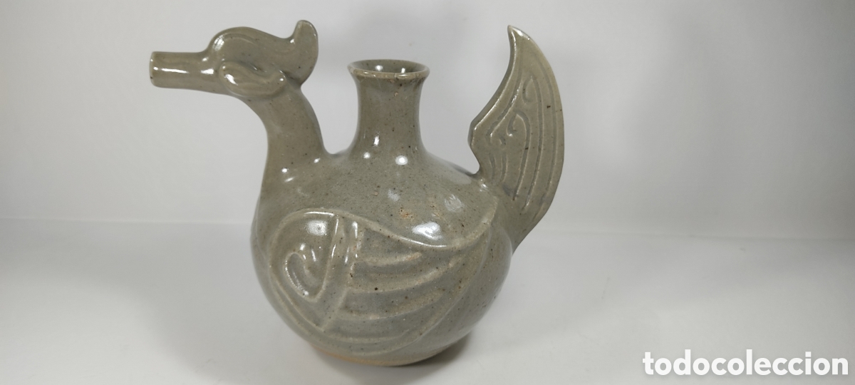 Antig&uuml;edades: BOTIJO CON FORMA DE DRAG&Oacute;N ALADO. CER&Aacute;MICA TRADICIONAL CHINA EN CELAD&Oacute;N