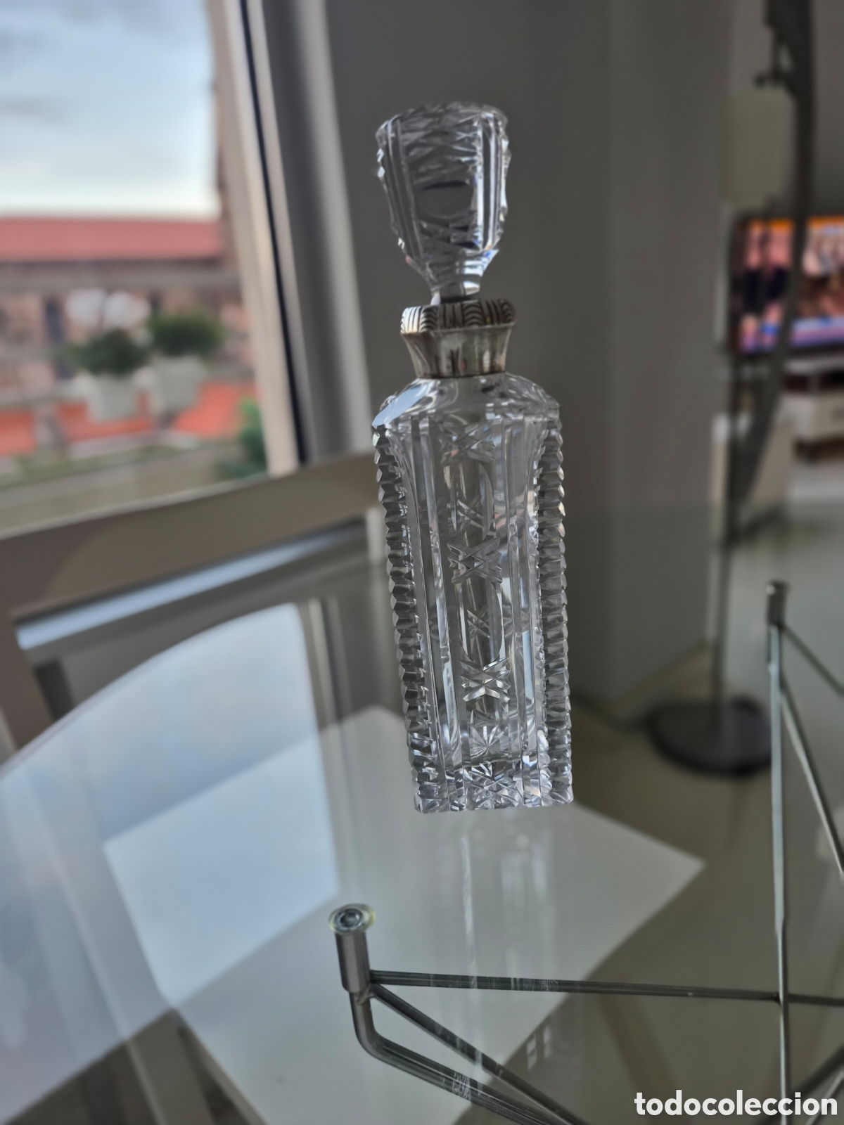 Antig&uuml;edades: Botella tallada y cuello de plata - Foto 1
