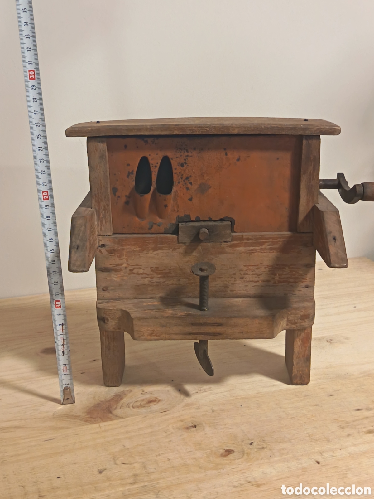 Antiquit&auml;ten: Cortador de Jud&iacute;as Doble Antiguo (Snijbonenmolen) - Madera y Hierro Descripci&oacute;n: Se vende antiguo c