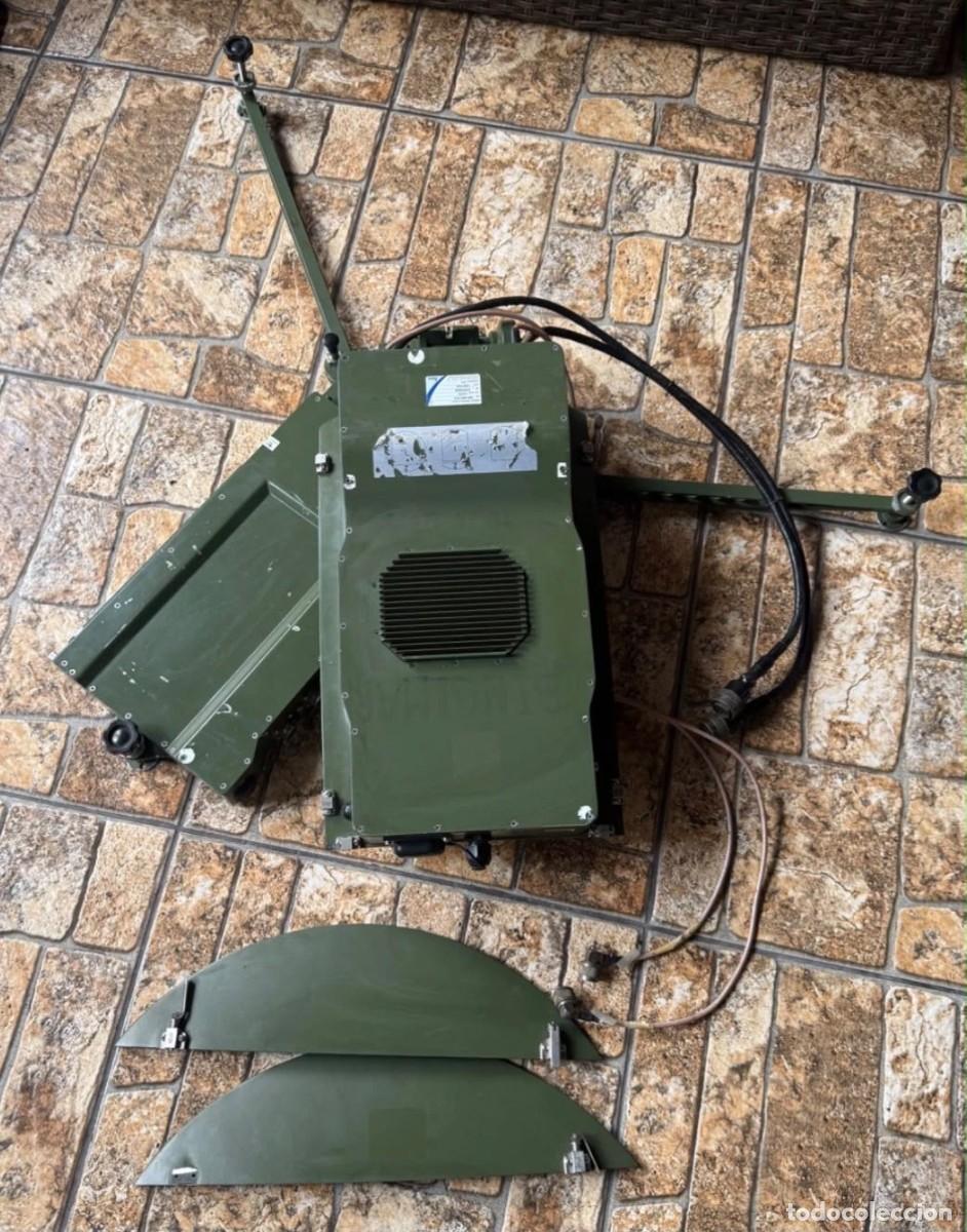 Oggetti Antichi: Agilis AMT280270-6 Ku-Band 0.55m Manpack Satellite Terminal Incompleto