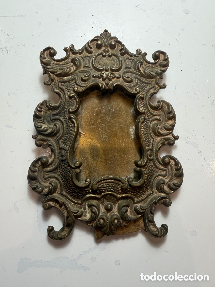 Antig&uuml;edades: Marco portafotos antiguo de bronce estilo rococ&oacute;