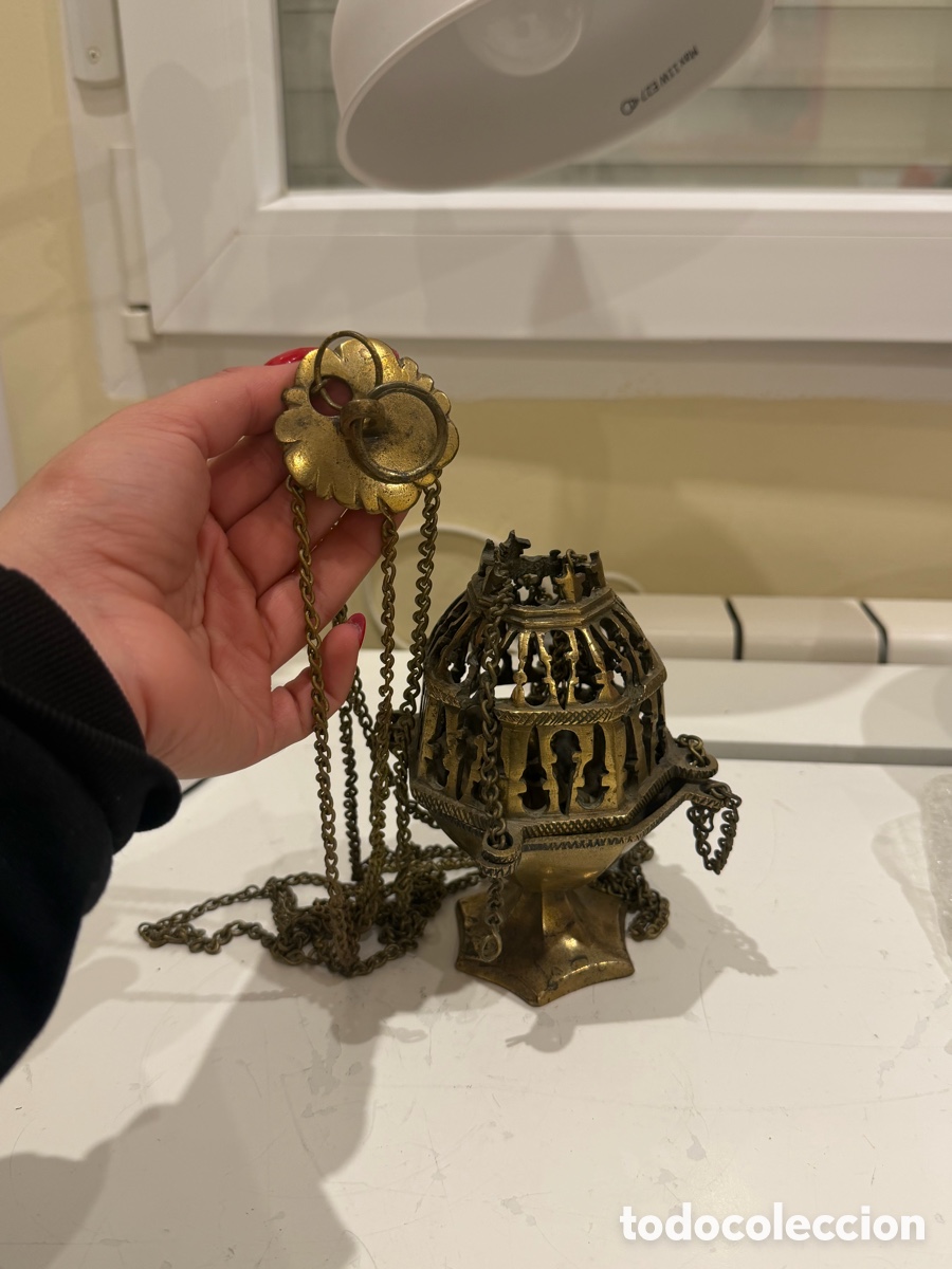 Oggetti Antichi: Incensario antiguo de bronce estilo g&oacute;tico con cadenas