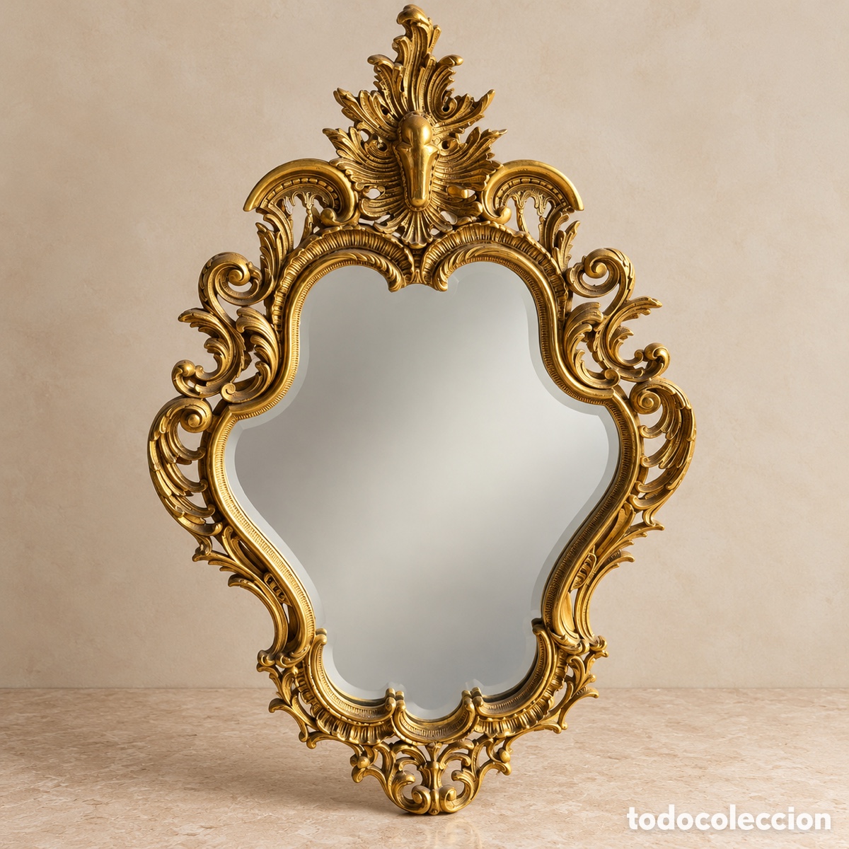 Antig&uuml;edades: Espejo de bronce biselado. Unos 60 cm de altura