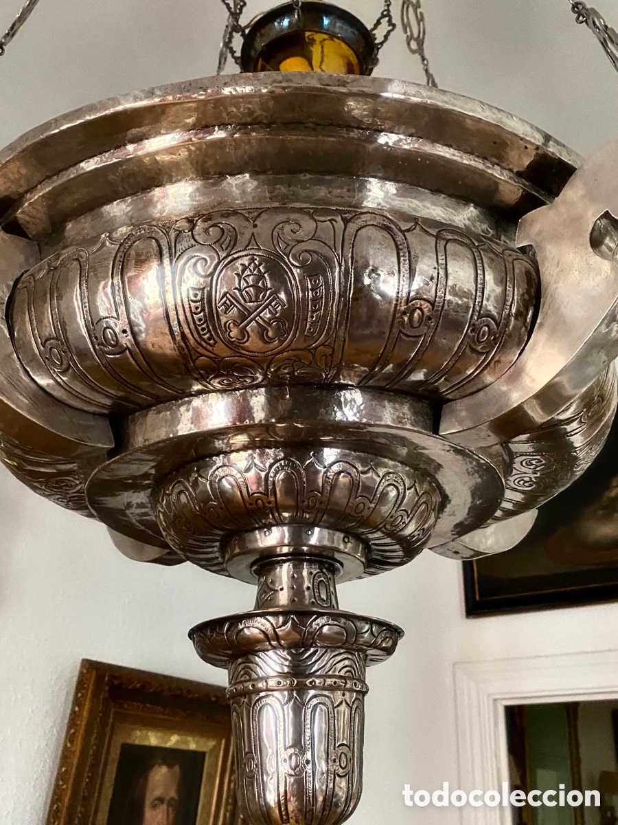 Antiquit&eacute;s: Gran l&aacute;mpara de plata con punzones de Gaspar de Aranda y Toribio de Cisneros. Valladolid 1650. 6 kg.