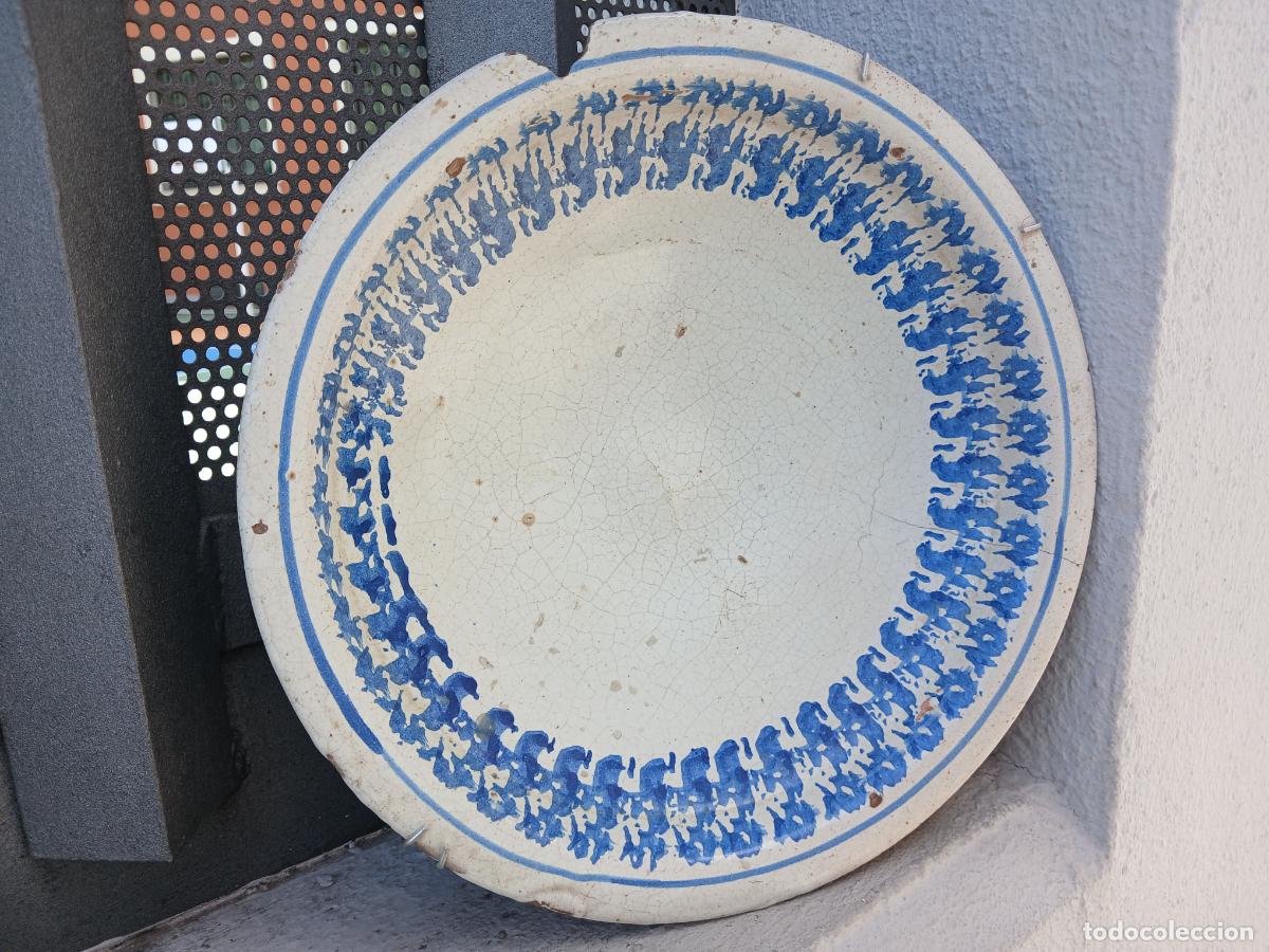 Antig&uuml;edades: Plato aragon&eacute;s, quiz&aacute;s Muel S.XIX con decoraci&oacute;n azul