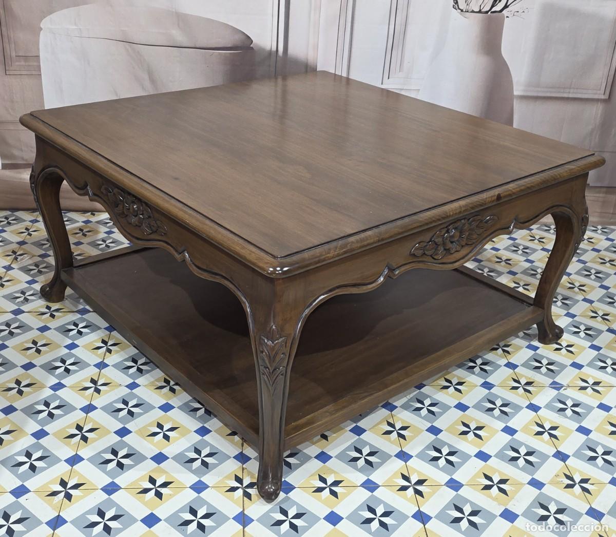 Antig&uuml;edades: Mesa de centro cuadrada de madera de estilo cl&aacute;sico o provenzal
