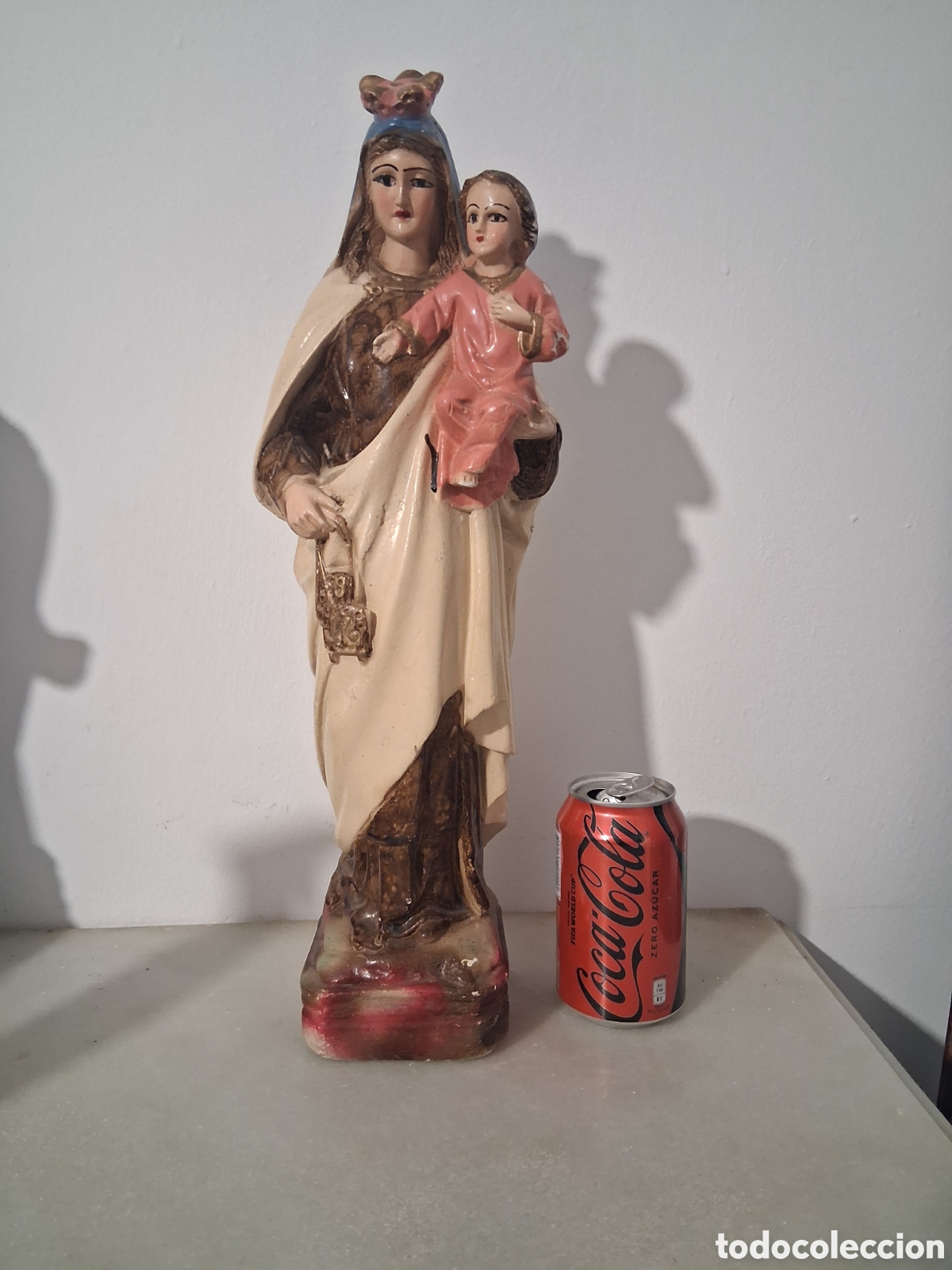 Antig&uuml;edades: Figura Virgen con el Ni&ntilde;o Jes&uacute;s en brazos nuestra Se&ntilde;ora del Carmen escayola