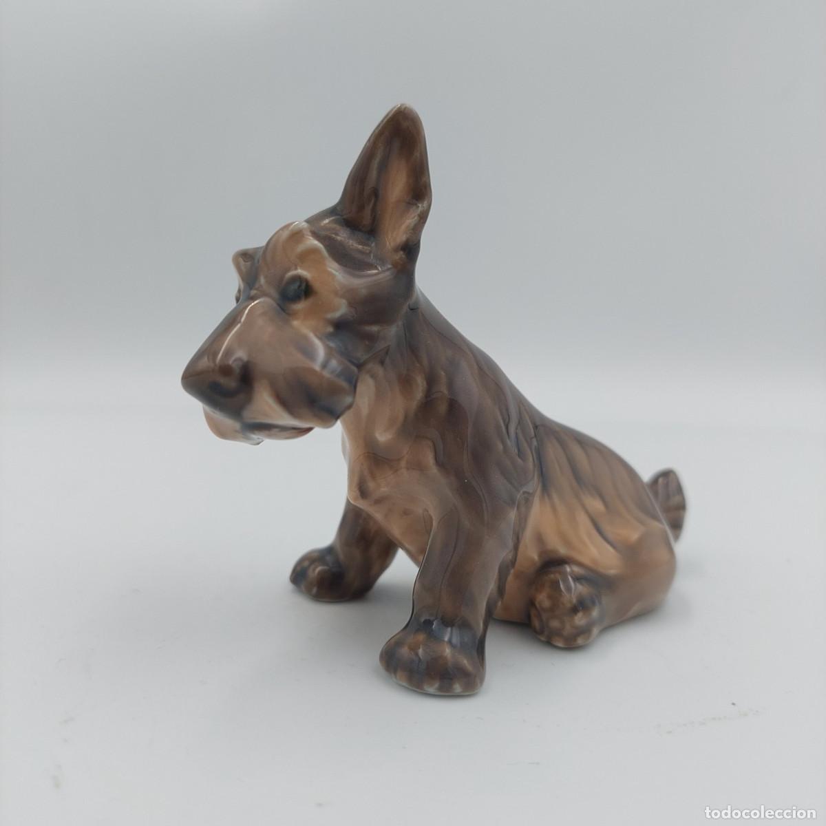 Antiguidades: Perro de porcelana danesa Dahl Jensen