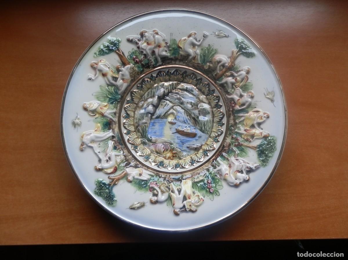 Oggetti Antichi: Plato de porcelana de Capodimonte esmaltado, vidriado, pintado a mano y numerado 304.