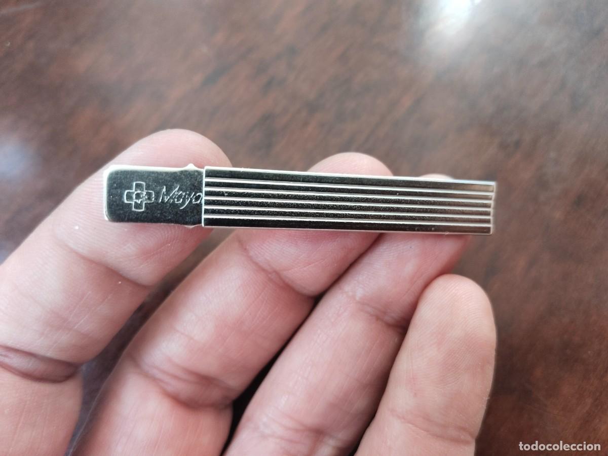 Antig&uuml;edades: Antiguo mondadientes en metal. Parte de plata??? Sin uso.
