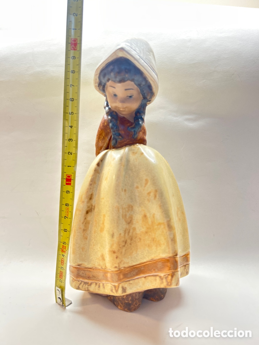 Oggetti Antichi: Figura de porcelana Lladr&oacute; &ldquo;Solitaria &ldquo;