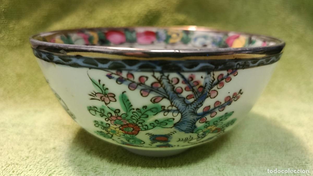 Antiques: Cuenco porcelana china gallos y flores, borde metal plateado, sello rojo, 7 cm