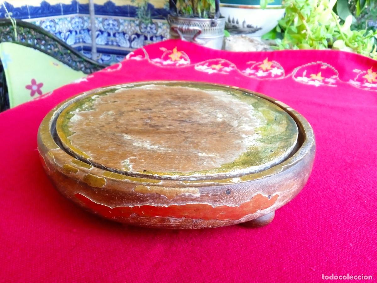Antig&uuml;edades: Peana o base de Fanal antiguo de madera con pan de oro