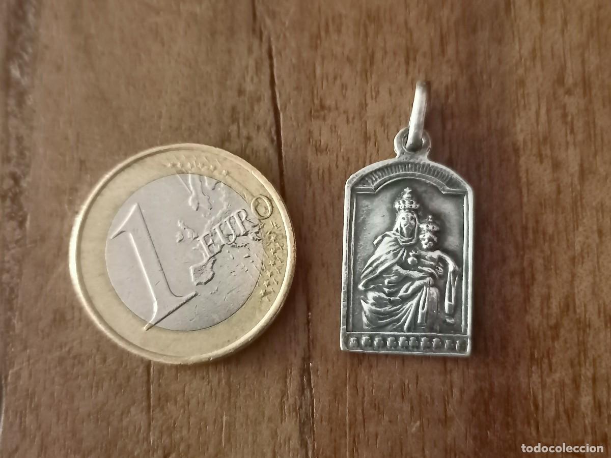 Antig&uuml;edades: Medalla de plata Virgen del Carmen - Foto 1