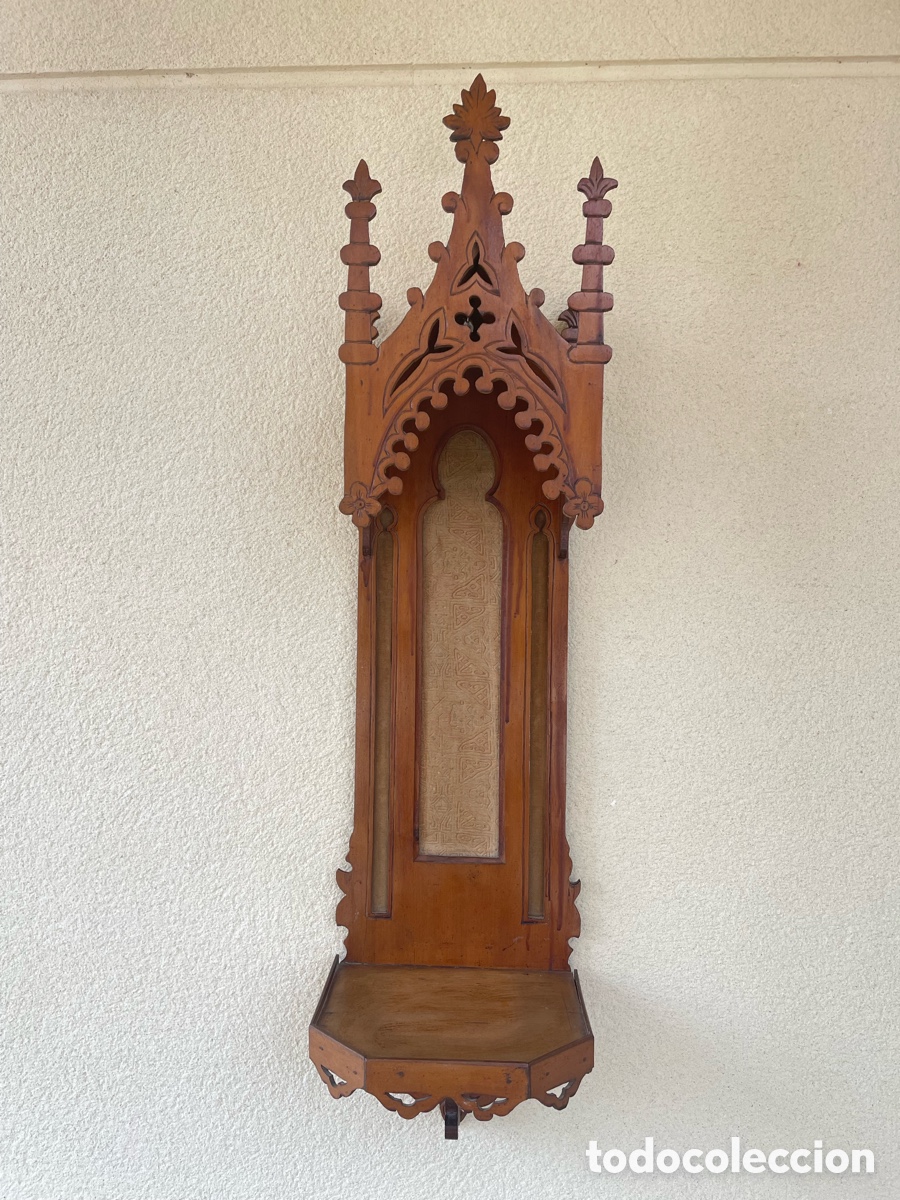 Antiguidades: Antigua Capilla hornacina de madera para figura religiosa.