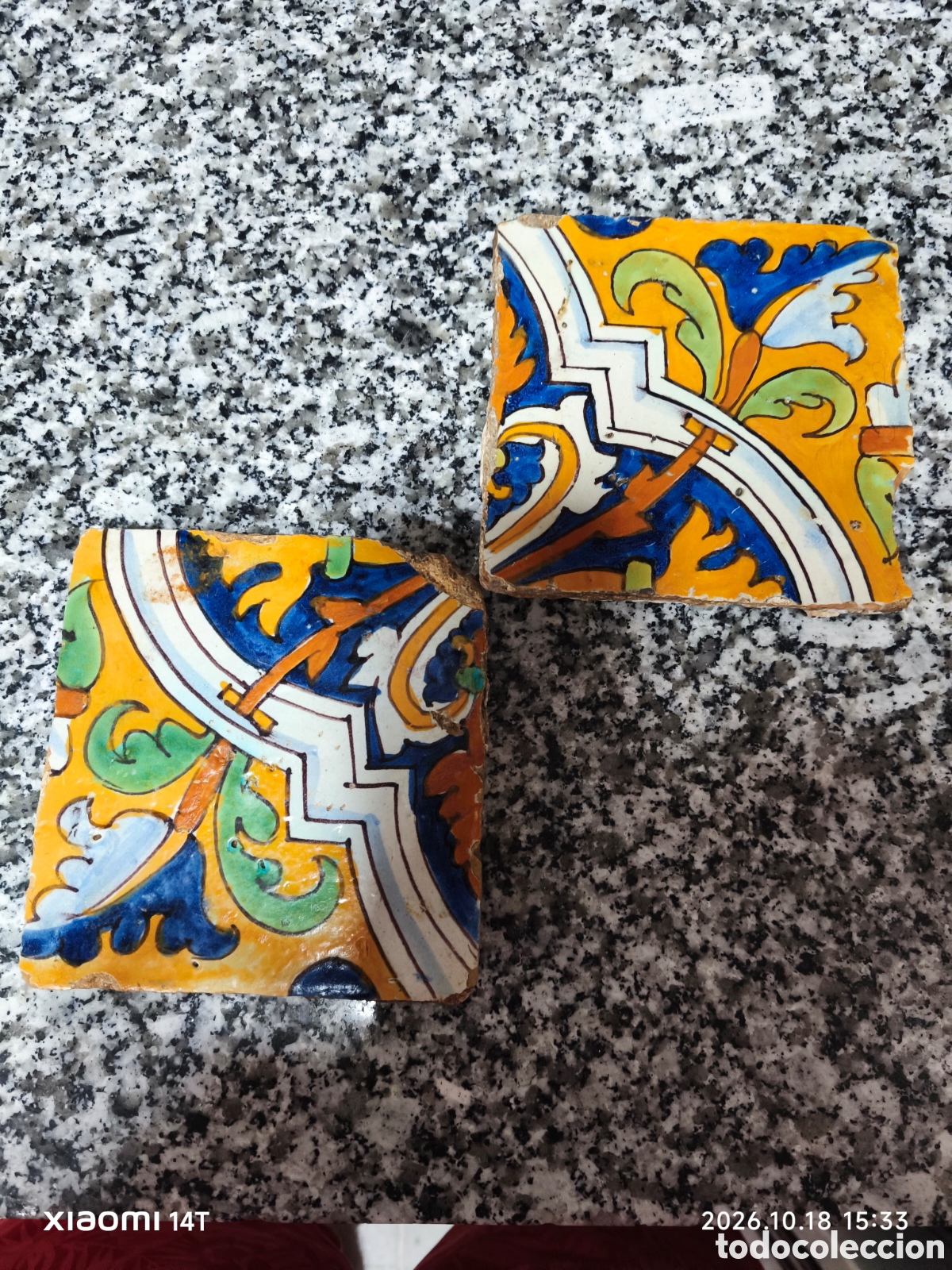 Antiquit&auml;ten: Pareja de fragmentos acoplables de azulejos de aristas Triana/Sevilla siglo XVI -XVII gran grosor
