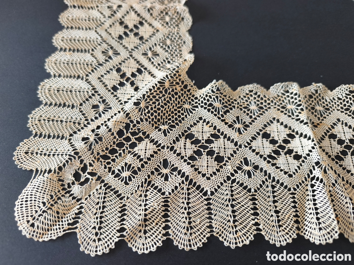 Antig&uuml;edades: ANTIGUO PA&Ntilde;UELO MANOS DE VIRGEN DE ENCAJE DE BOLILLOS