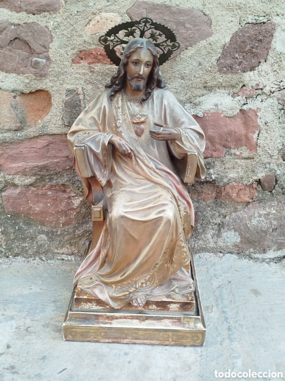 Antiques: Figura del Sagrado Coraz&oacute;n sentado en el trono, pieza de imaginer&iacute;a religiosa de Olot