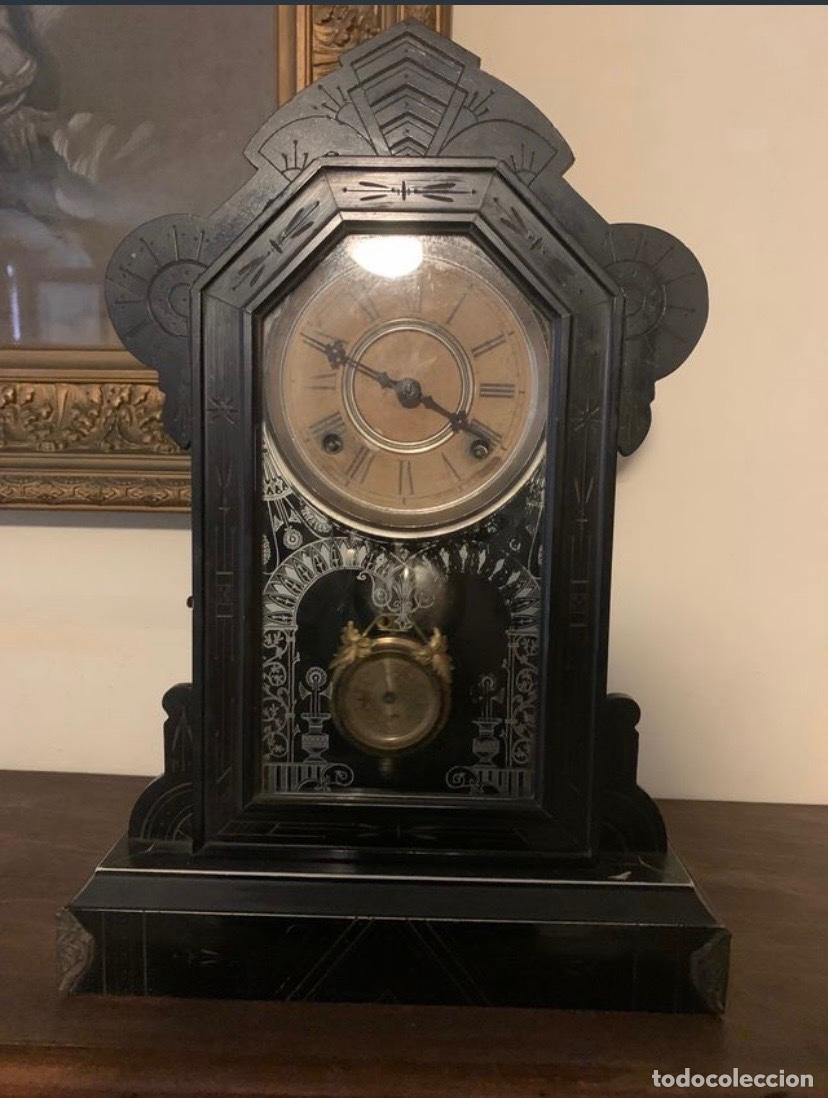 Antig&uuml;edades: Reloj antiguo Gilbert Clock Co. con p&eacute;ndulo - Foto 1