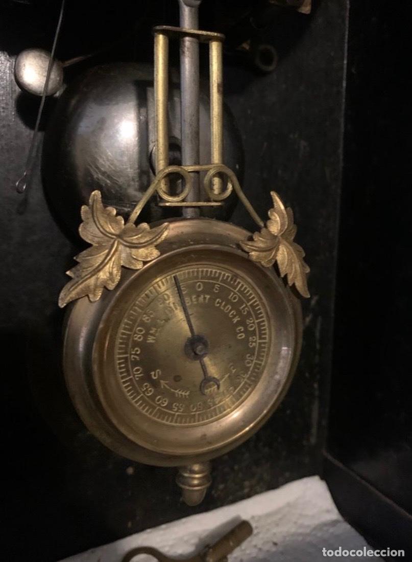 Antig&uuml;edades: Reloj antiguo Gilbert Clock Co. con p&eacute;ndulo - Foto 3