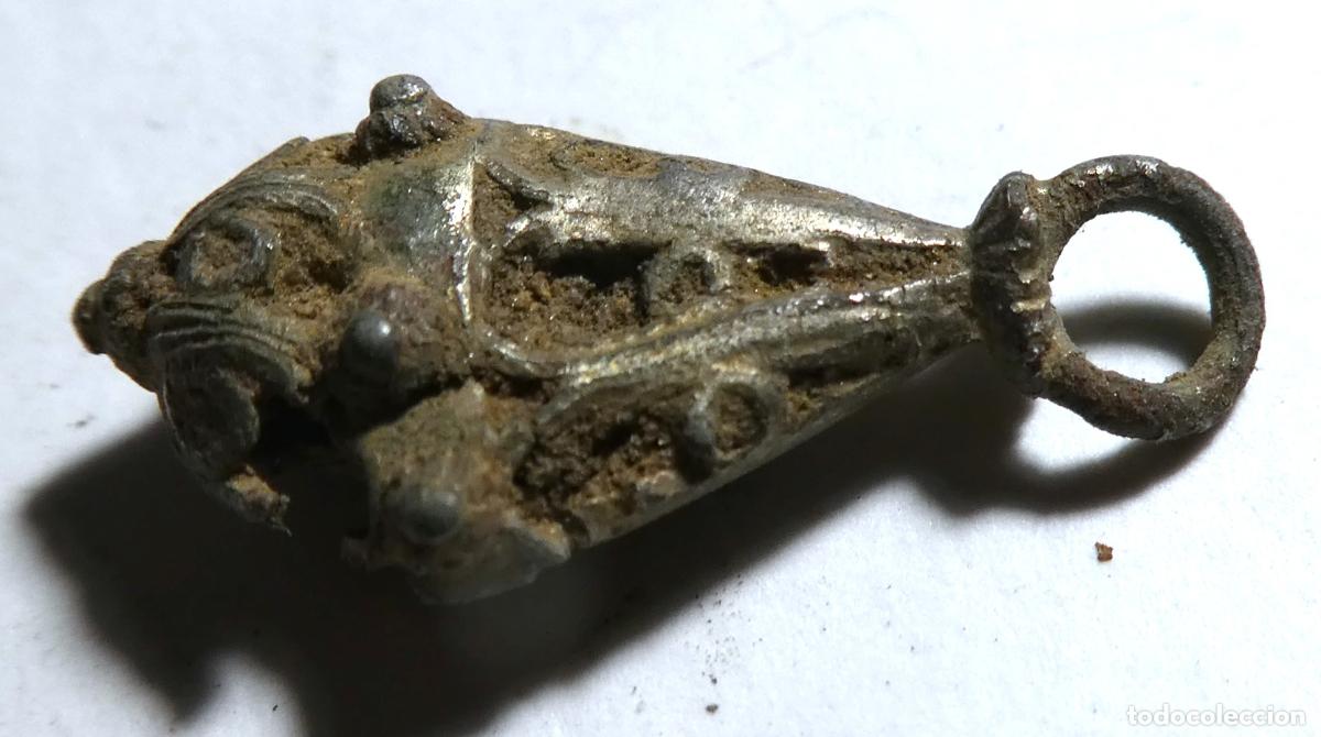 Antig&uuml;edades: Antiguo amuleto &rdquo;Bulla&rdquo; de plata
