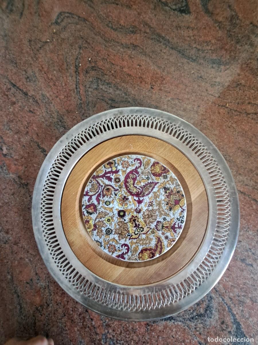 Antig&uuml;edades: Plato metal, madera y porcelana vintage