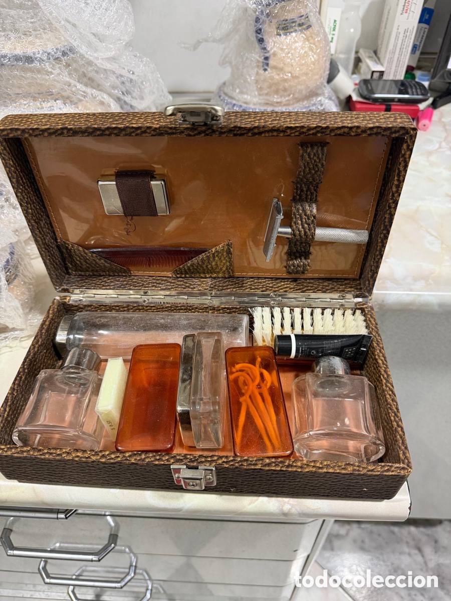 Antig&uuml;edades: Malet&iacute;n antiguo de aseo masculino