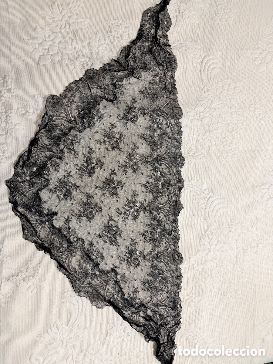 Antig&uuml;edades: Pa&ntilde;uelo de encaje o mantilla de tres pivos