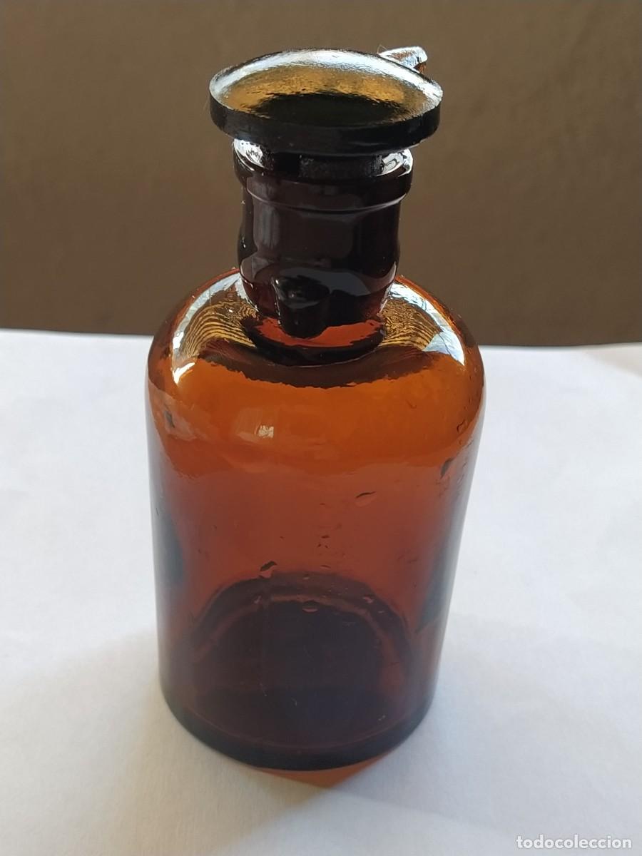 Antiquit&auml;ten: BOTE DE CRISTAL FARMACIA &Aacute;MBAR. TAP&Oacute;N DE CRISTAL GOTERO, LONGITUD 11 CENT&Iacute;METROS 145 GRAMOS