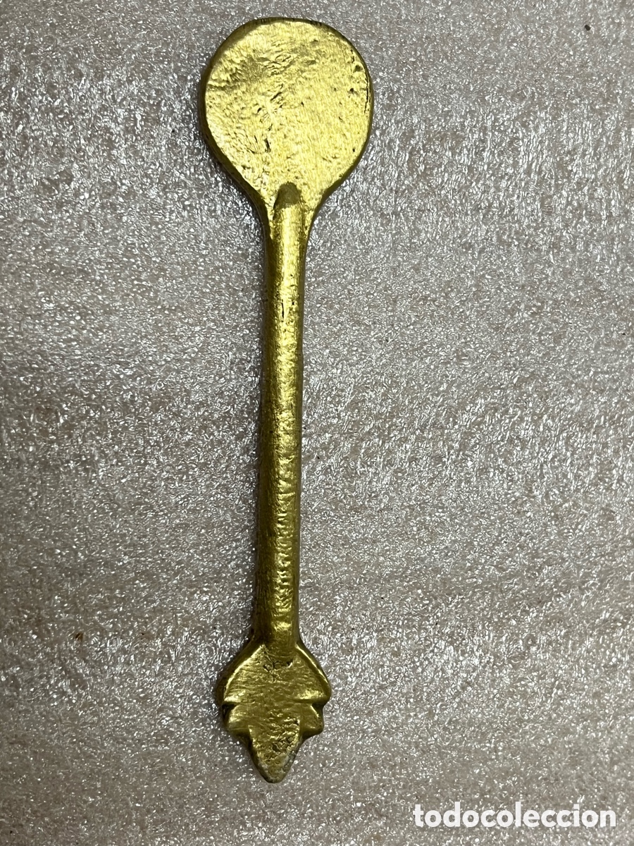 Antiques: Peque&ntilde;a llave antigua repintada en dorado