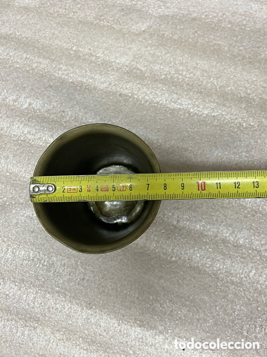 Antig&uuml;edades: Vaso met&aacute;lico antiguo con marcas en la base - Foto 3