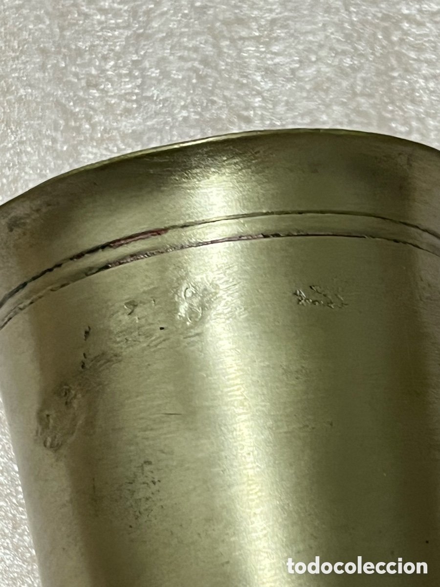 Antig&uuml;edades: Vaso met&aacute;lico antiguo con marcas en la base - Foto 6
