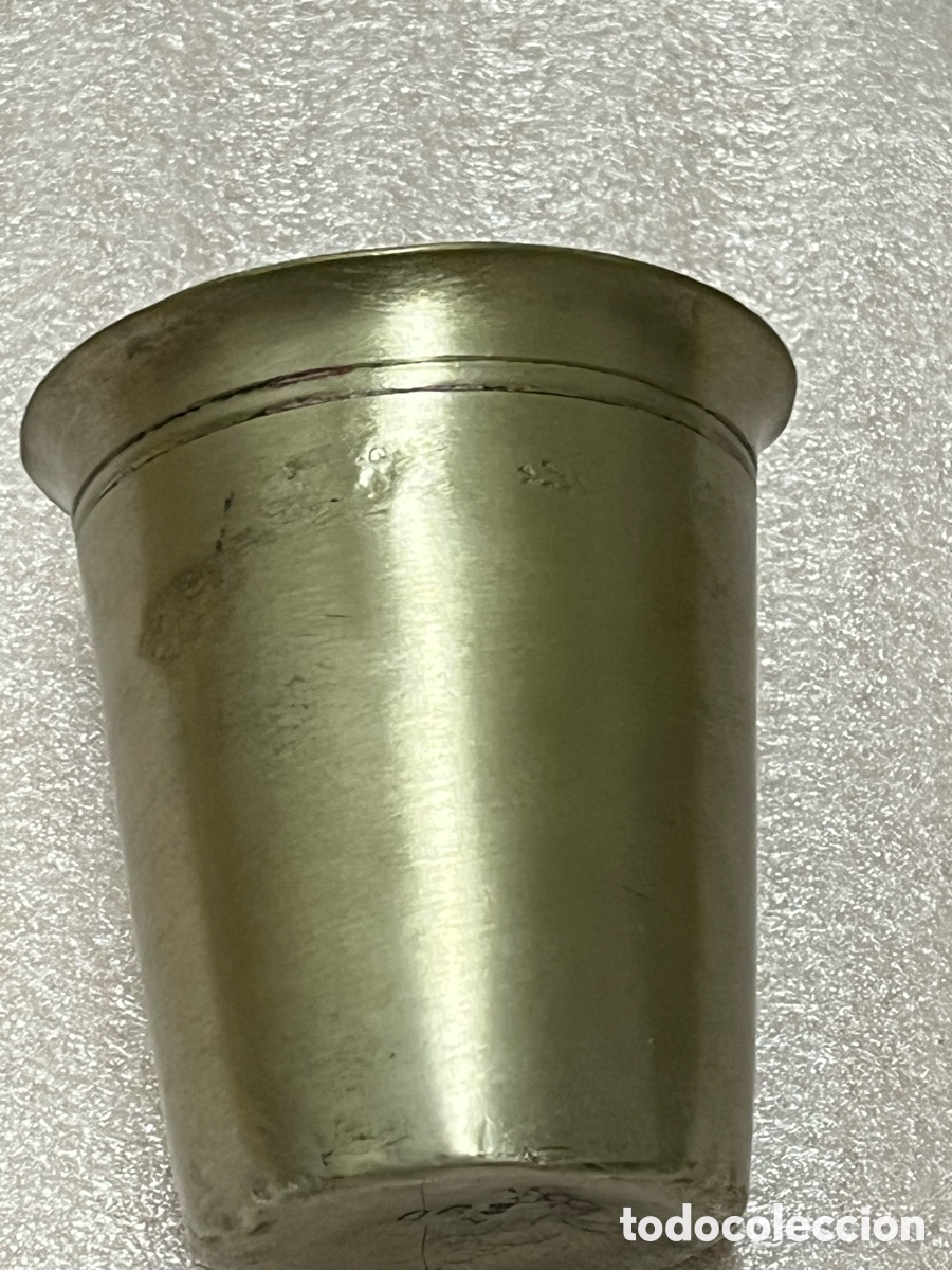 Antig&uuml;edades: Vaso met&aacute;lico antiguo con marcas en la base - Foto 7