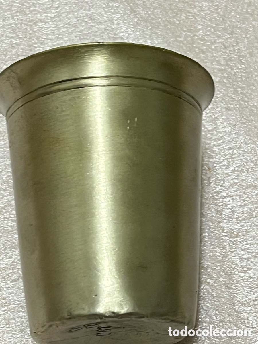 Antig&uuml;edades: Vaso met&aacute;lico antiguo con marcas en la base - Foto 8