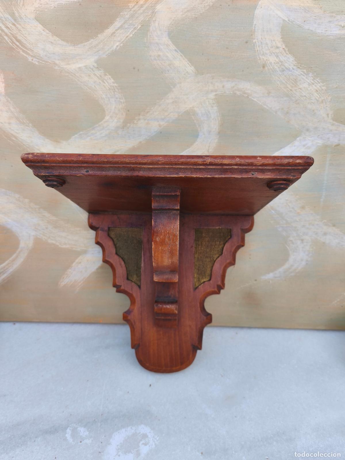 Antiquit&auml;ten: M&Eacute;NSULA DE MADERA PARA FIGURA RELIGIOSA.