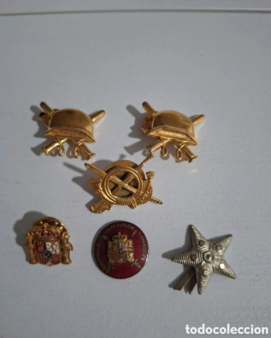 Antig&uuml;edades: Distintivos del Ej&eacute;rcito - Foto 1