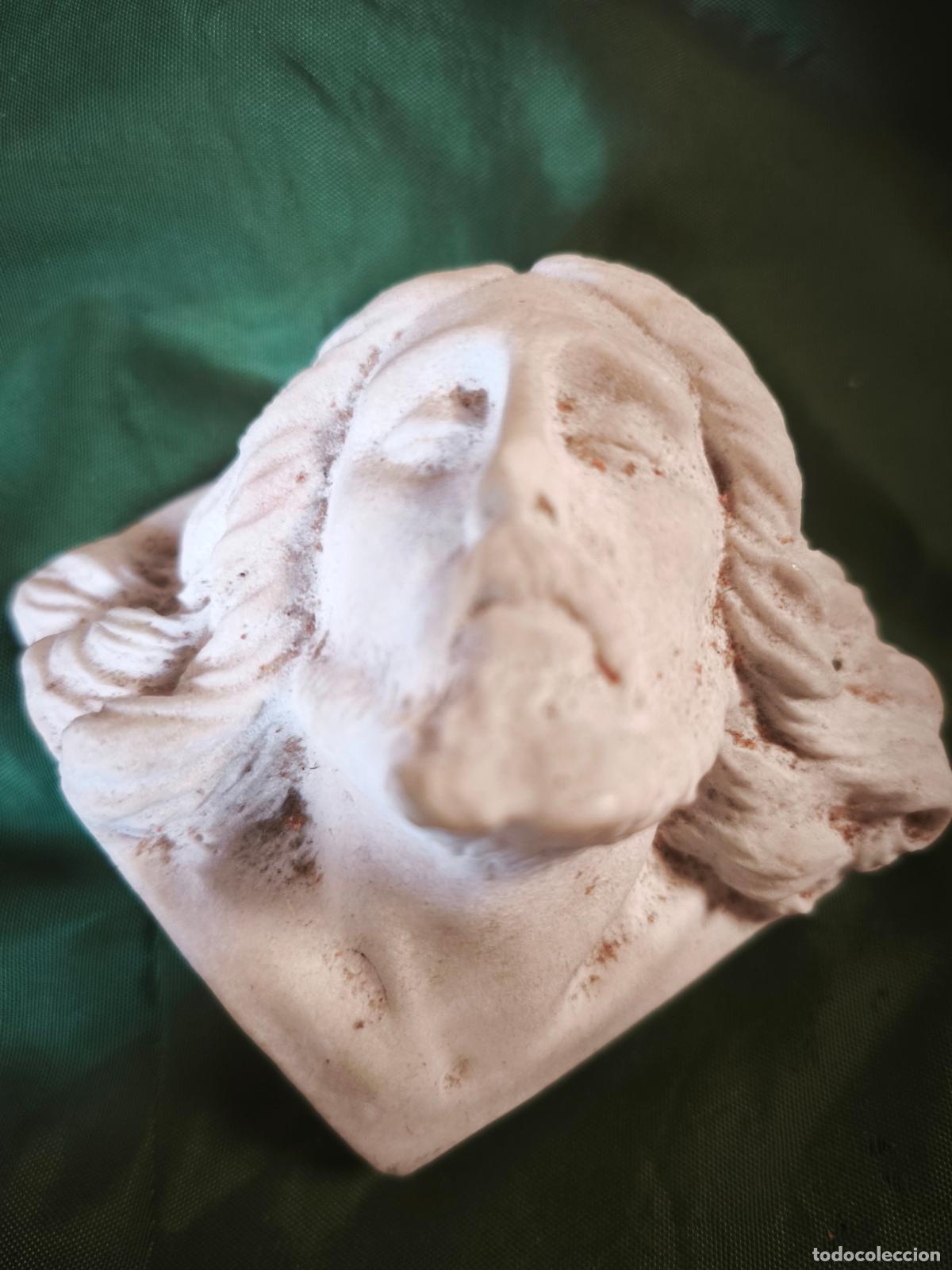 Antig&uuml;edades: CABEZA DE CRISTO EN PIEDRA POSIBLE M&Aacute;RMOL DE PEQUE&Ntilde;AS DIMENSIONES.