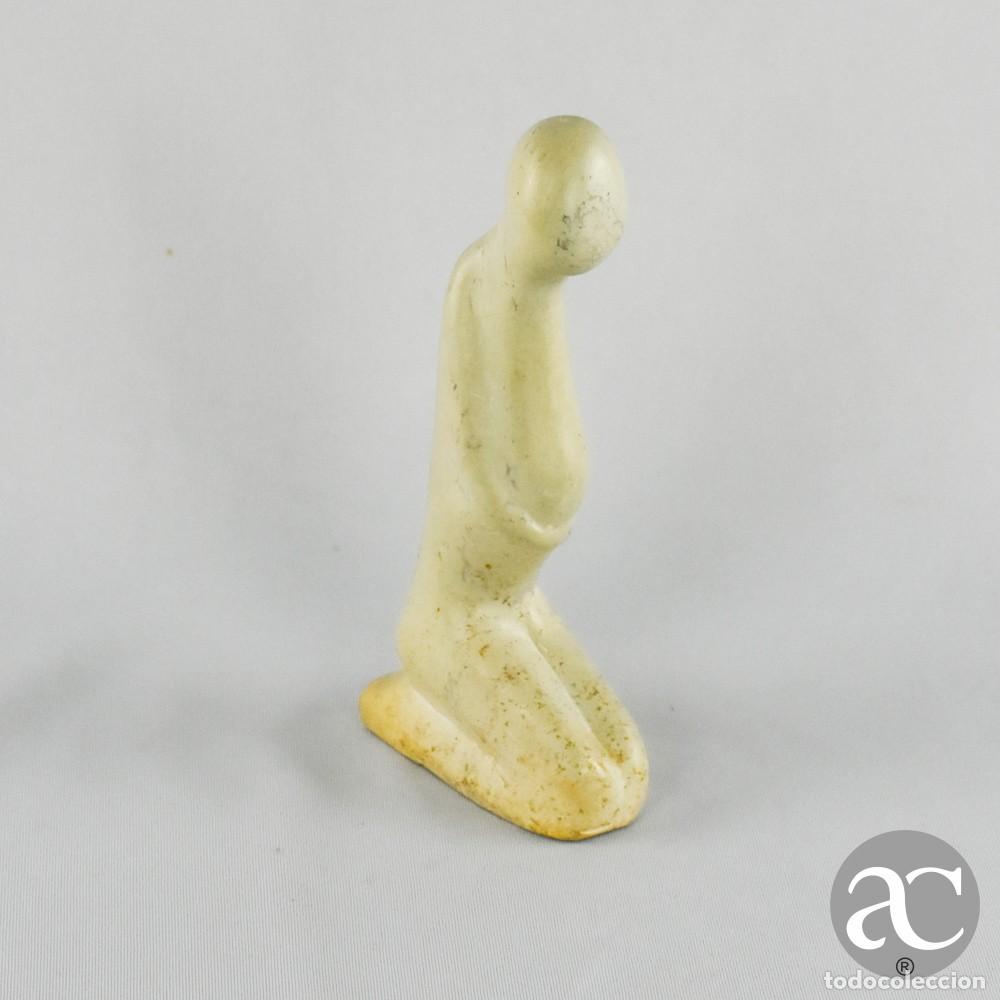 Antig&uuml;edades: Figura de mulher gr&aacute;vida em pedra de sab&atilde;o