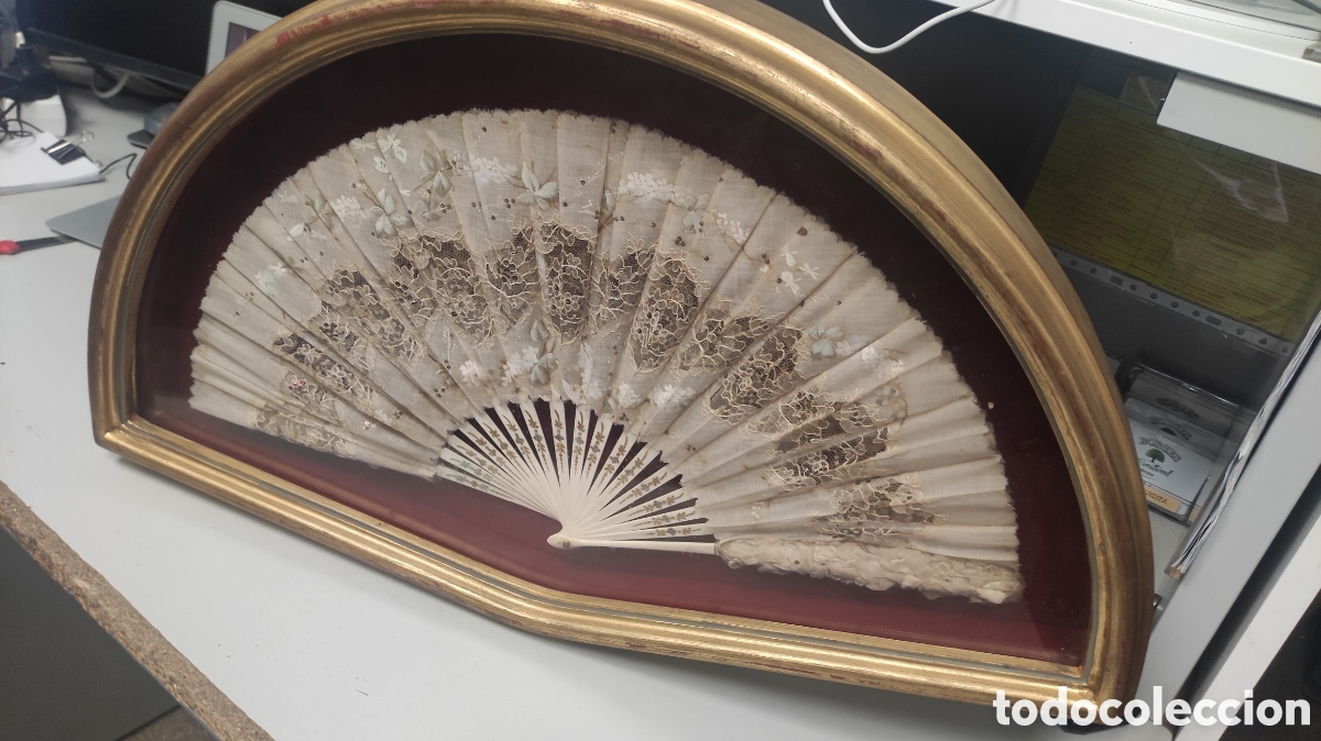 Antig&uuml;edades: Antiguo y bonito abanico con vitrina - Foto 12
