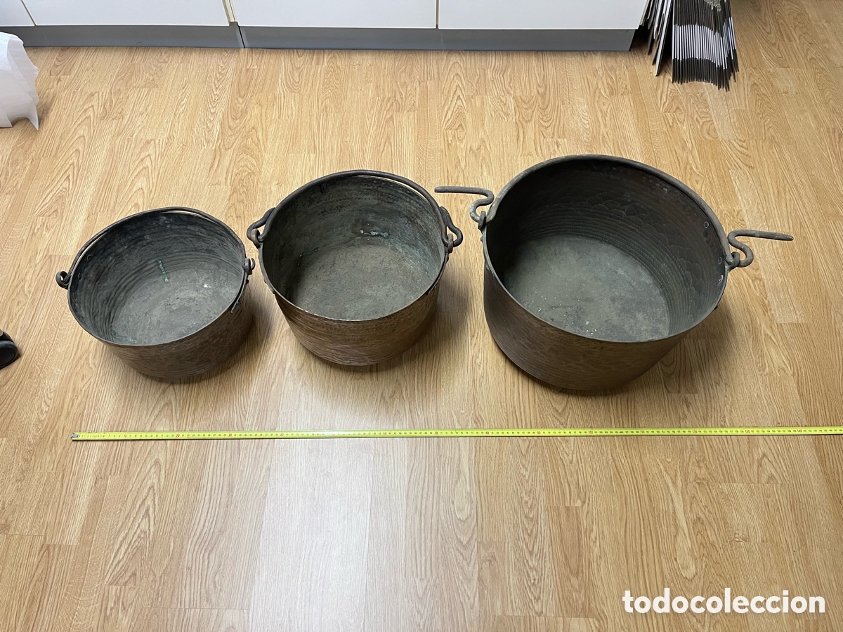 Antig&uuml;edades: Lote de 3 calderos antiguos de cobre