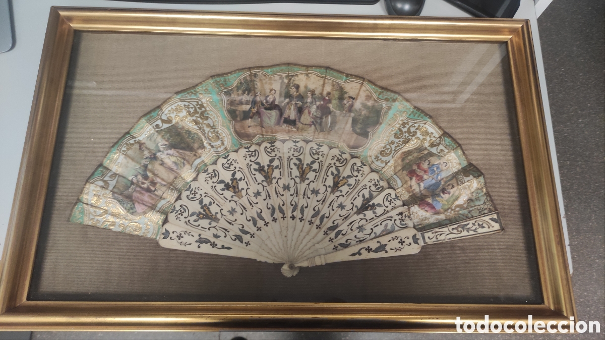 Antiquit&eacute;s: Antiguo abanico con vitrina.