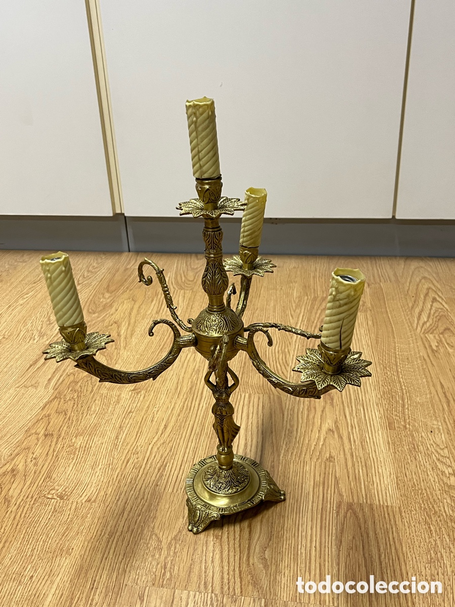 Antig&uuml;edades: L&aacute;mpara de sobremesa tipo candelabro de cuatro luces
