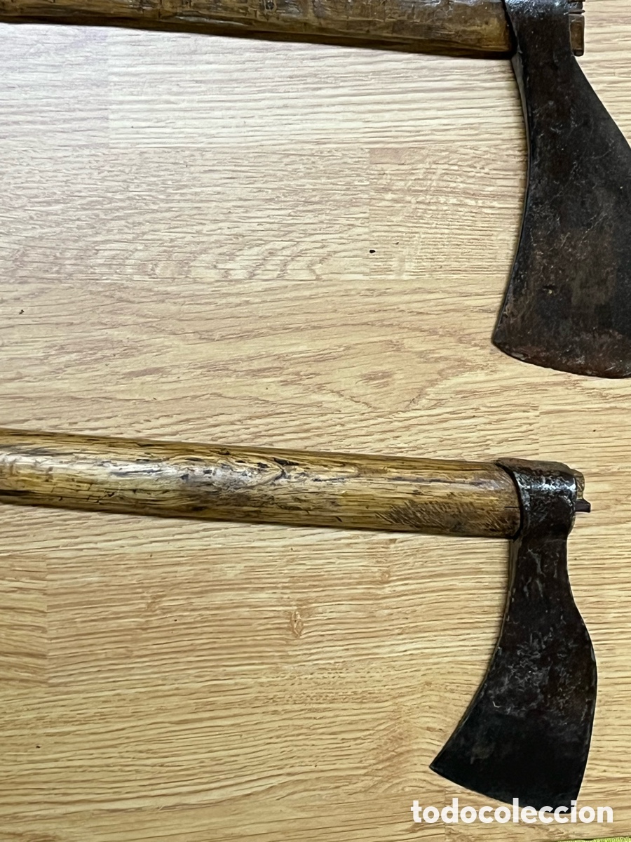 Antig&uuml;edades: Lote de 4 hachas antiguas con mango de madera - Foto 5