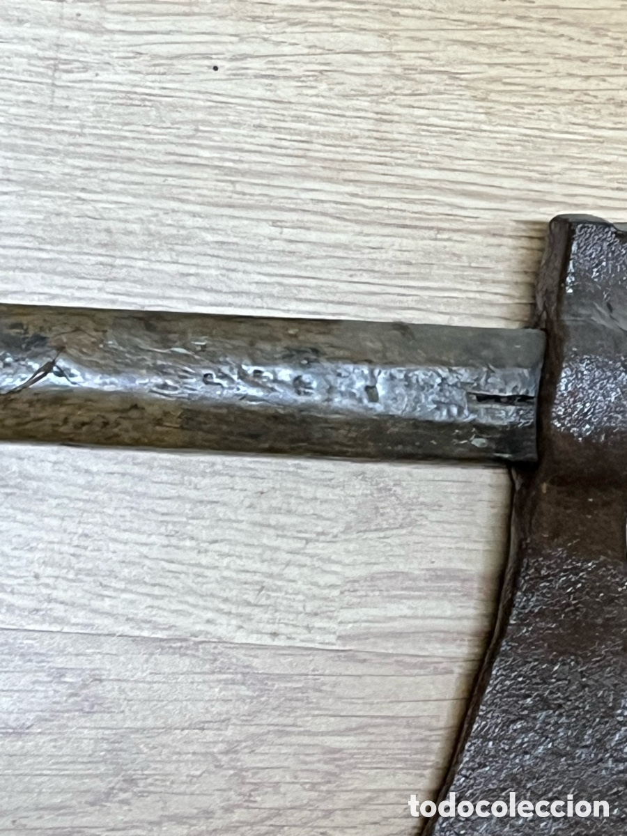 Antig&uuml;edades: Lote de 4 hachas antiguas con mango de madera - Foto 7