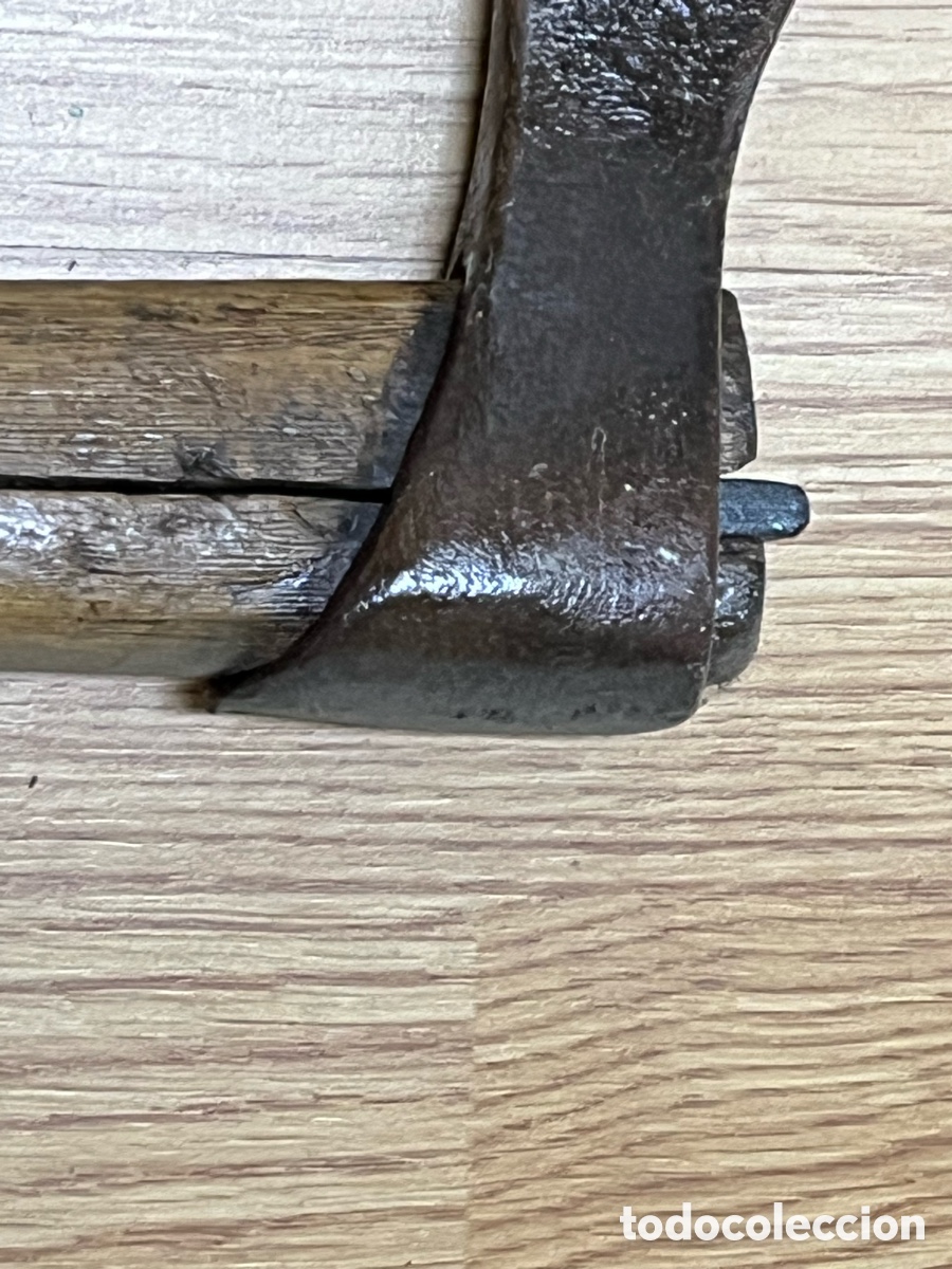 Antig&uuml;edades: Lote de 4 hachas antiguas con mango de madera - Foto 12